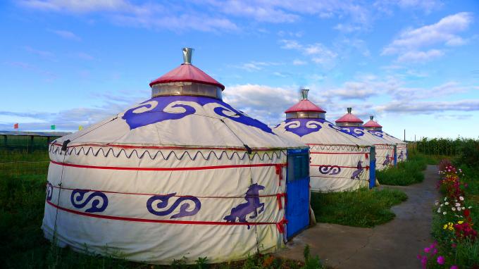 La Chambre confortable florale de tente de Yurt avec les configurations nationales externes a décoré le tissu
